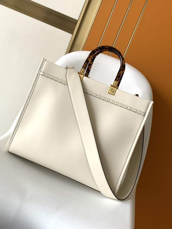 Picture of Fendi Handbags _SKUfw237490392fw